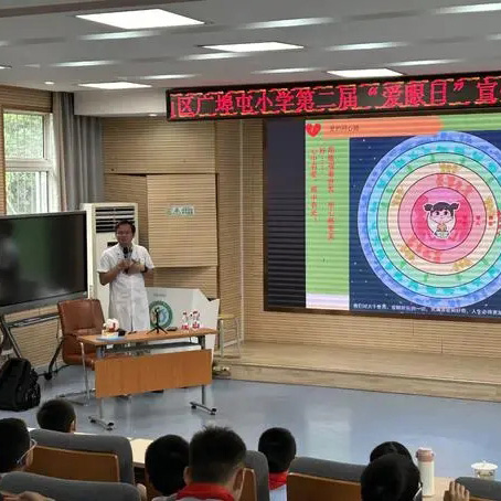 陈庆丰院长在广埠屯小学“爱眼日”活动上做宣